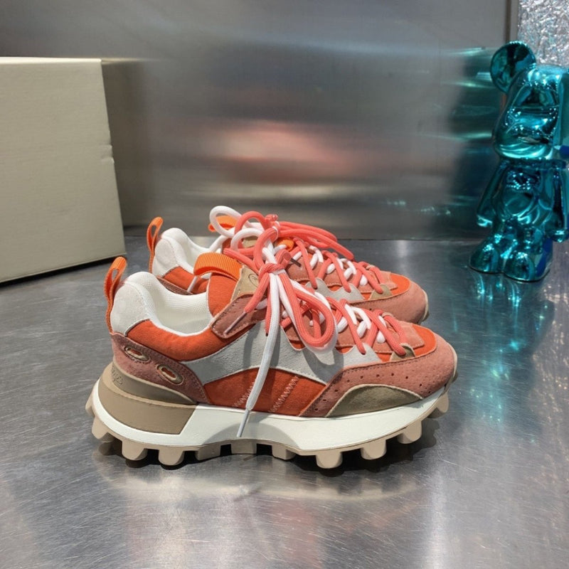 Sneakers för damer med profilsula och snörning