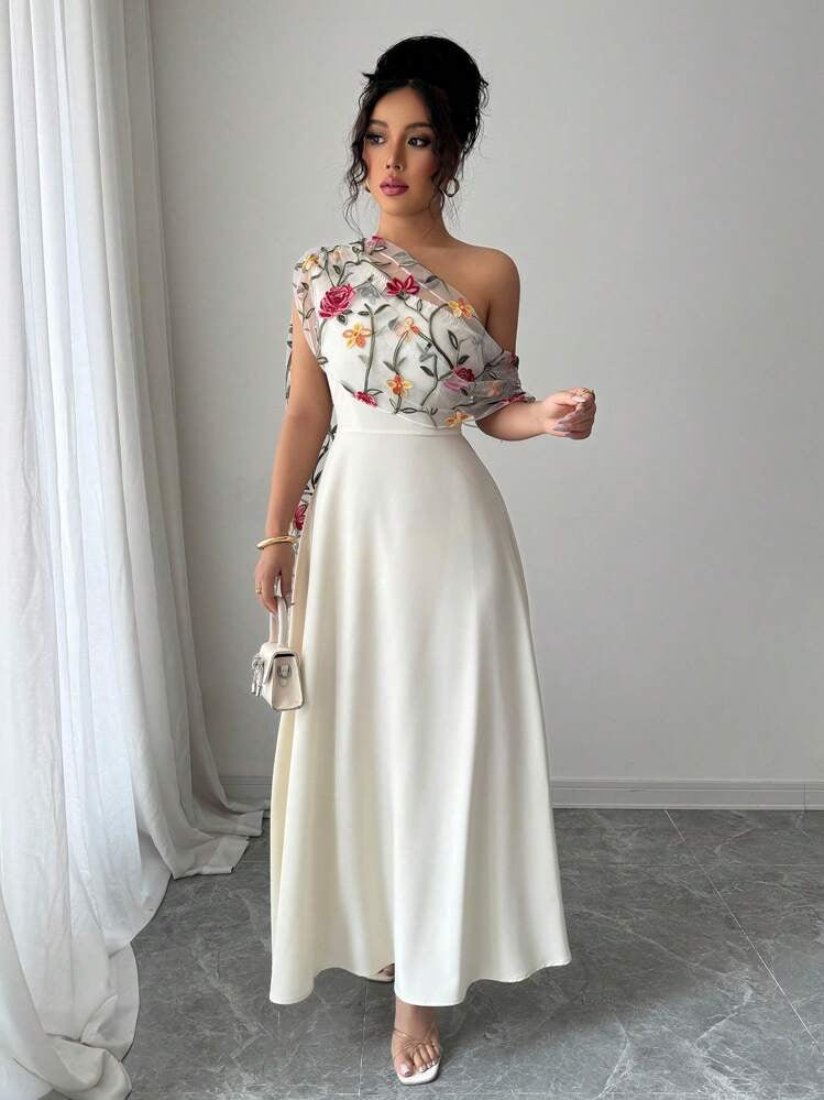 Elegant maxi dress for wedding with floral appliqué