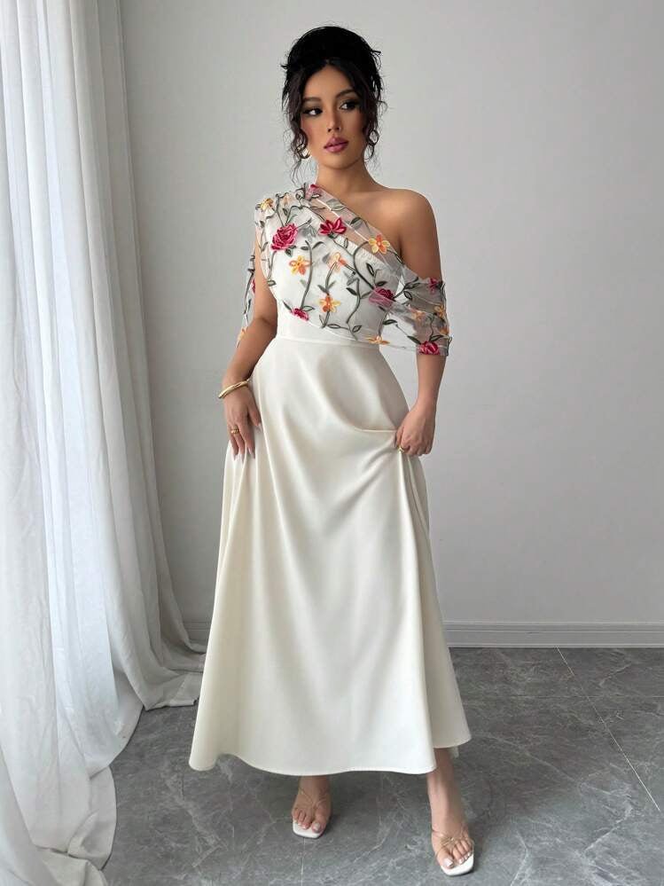 Elegant maxi dress for wedding with floral appliqué