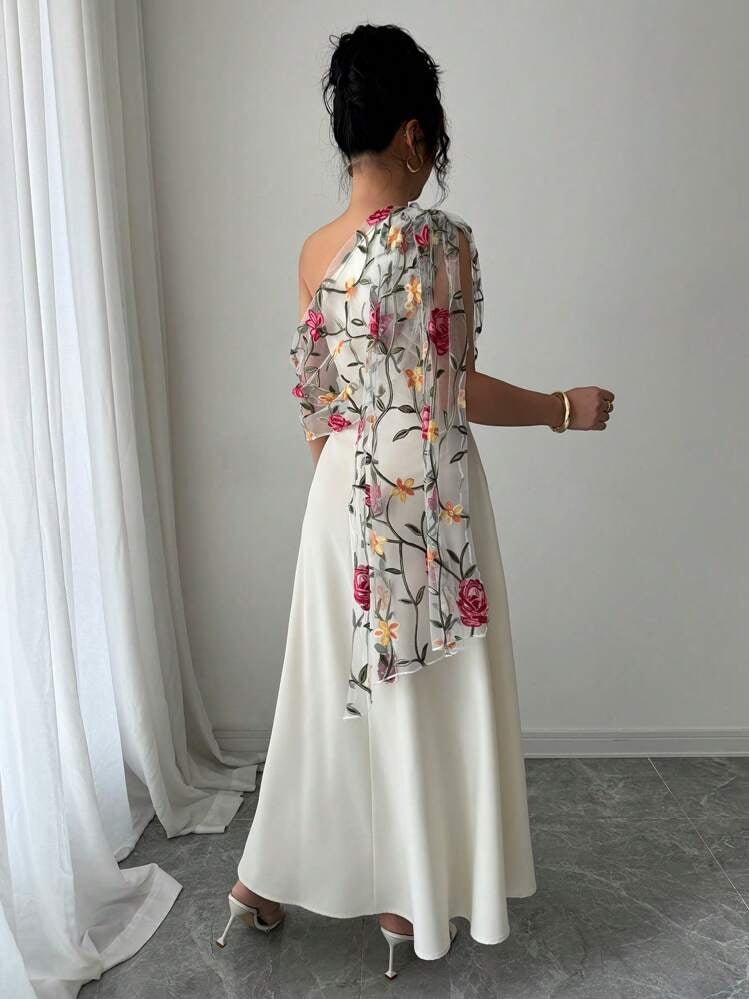 Elegant maxi dress for wedding with floral appliqué