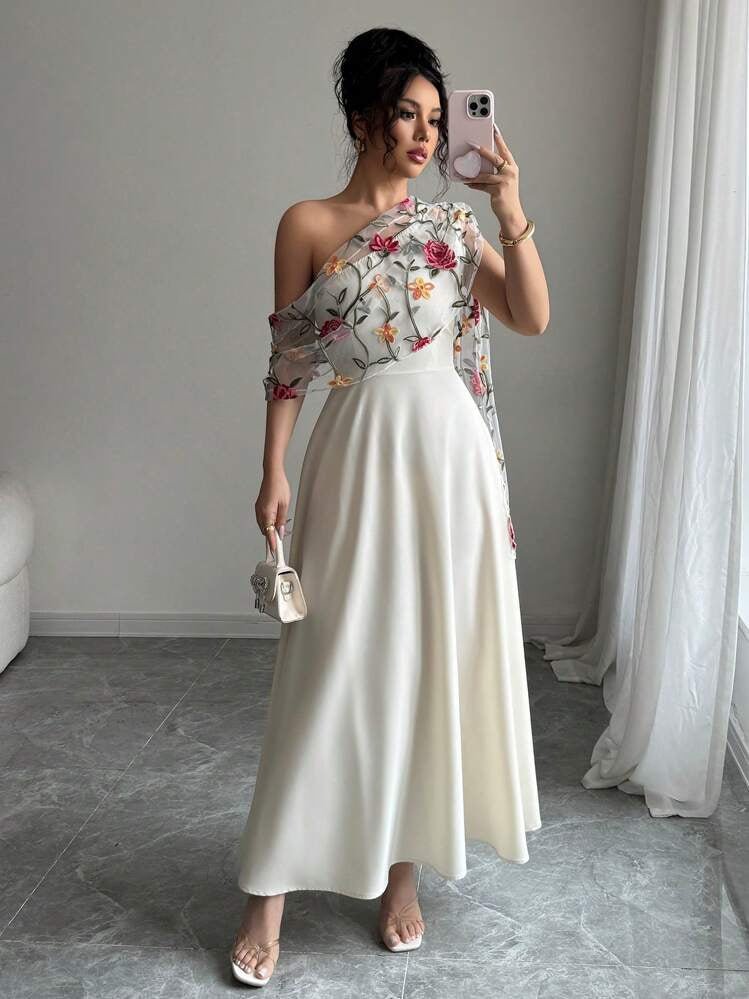 Elegant maxi dress for wedding with floral appliqué