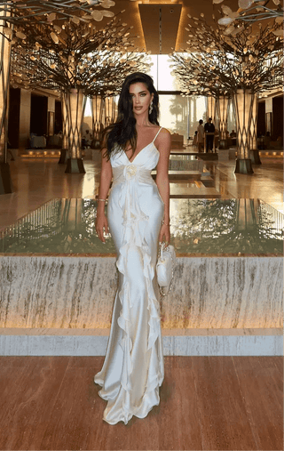 Elena – Maxikleid in Elfenbein mit Rüschen & Rosendetail - Cecile LavelleS