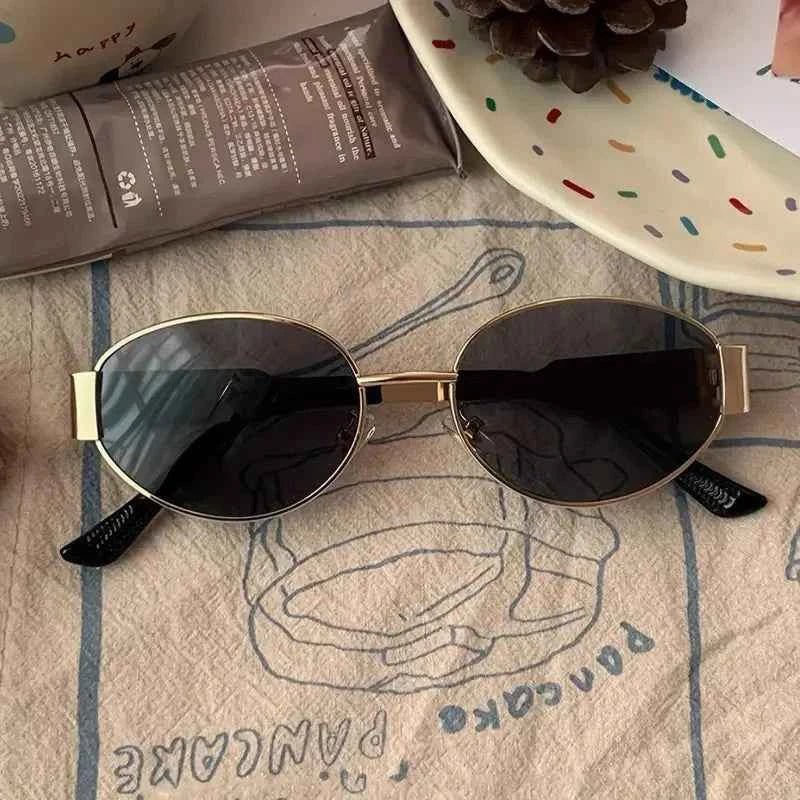 Elina – Ovale Damen-Sonnenbrille mit Metallrahmen und dunklen Gläsern
