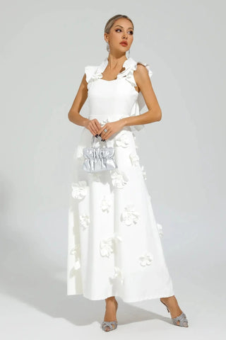 Elina – Weißes Maxikleid mit 3D - Blumen und Volantärmeln - Cecile LavelleWeiß