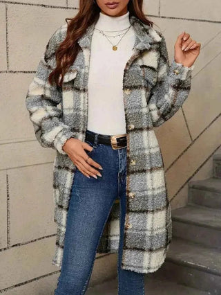 Elisa – Kariertes Damen Trenchcoat aus Teddy - Stoff mit Knopfleiste - Cecile LavelleGrau