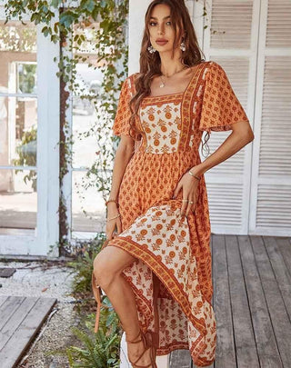 Elora – boho maxikleid mit floralem patchwork - print, quadrat - ausschnitt und volantrock - Cecile LavelleOrange