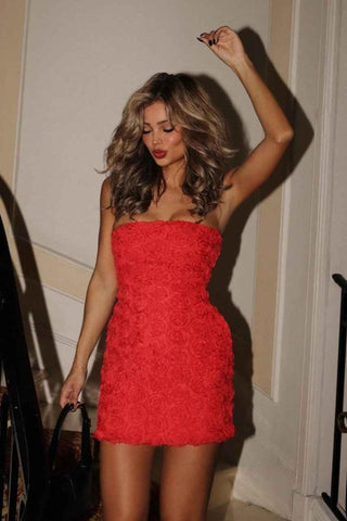 fleur – trägerloses mini cocktailkleid mit 3d - rosenstruktur und figurbetonter passform - Cecile LavelleRot