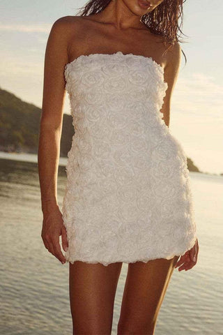 fleur – trägerloses mini cocktailkleid mit 3d - rosenstruktur und figurbetonter passform - Cecile LavelleWeiß