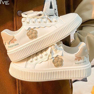 Flora – Verspielte Sneaker mit Blumen - Patch & Plateau - Sohle - Cecile LavelleWeiss