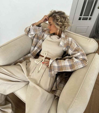 Harper – Oversized Flanellhemd im Karo - Look - Cecile Lavellekariert