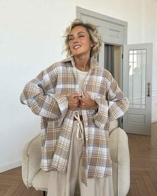 Harper – Oversized Flanellhemd im Karo - Look - Cecile Lavellekariert