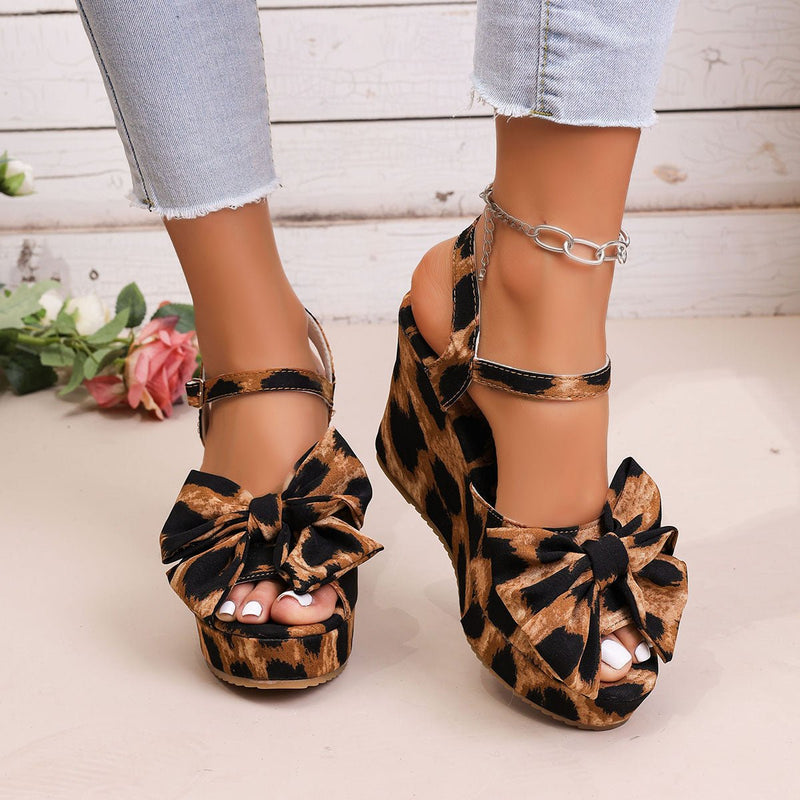 High-heel sandals with buckle in animal print
