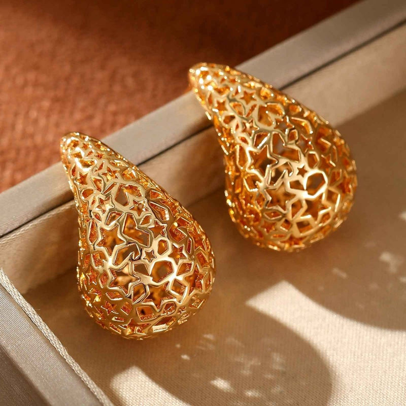 Isabella – Teardrop luxury earrings with delicate star pattern
