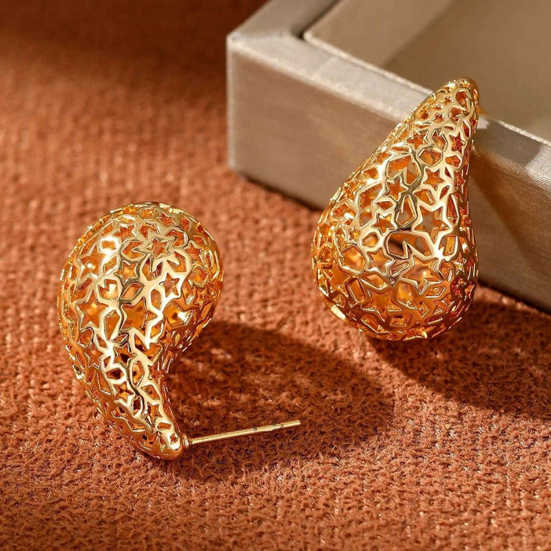 Isabella – Teardrop luxury earrings with delicate star pattern