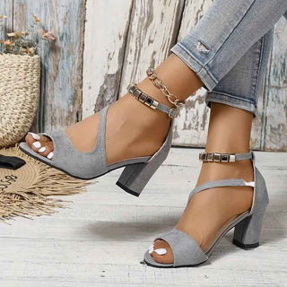 Isla – Blockabsatz - Sandalen mit Metallic - Knöchelriemen - Cecile LavelleGrau
