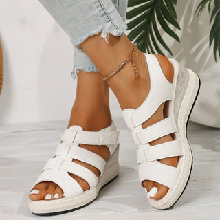Keilabsatz Sandalen mit Cut - Out Riemen - Cecile LavelleWit