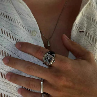 Klassische Edge Ringuhr - Cecile LavelleSilber - Schwarz