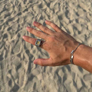 Klassische Edge Ringuhr - Cecile LavelleSilber