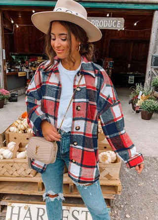 Kurz geschnittener Cardigan im Oversize - Look - Cecile LavelleRot