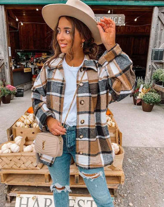 Kurz geschnittener Cardigan im Oversize - Look - Cecile LavelleBraun