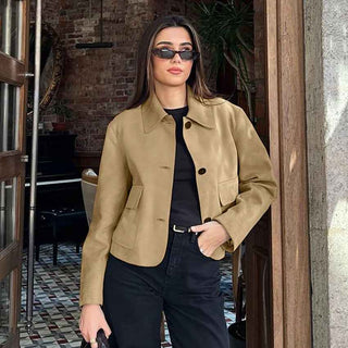 Kurzjacke tailliert mit Knöpfen - Cecile LavelleKhaki