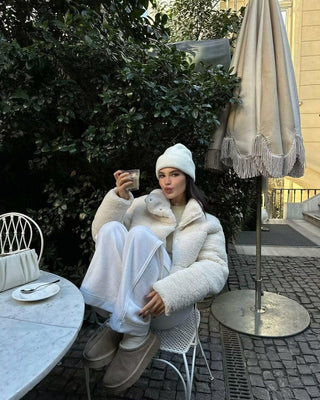 Léa – Kuschelweiche Teddyjacke mit Stehkragen & Oversize - Fit - Cecile LavelleBeige