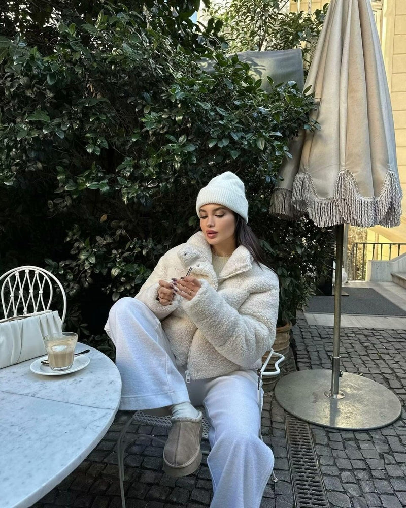 Léa – Super Soft Teddy Jacket with Stand Collar & Oversized Fit