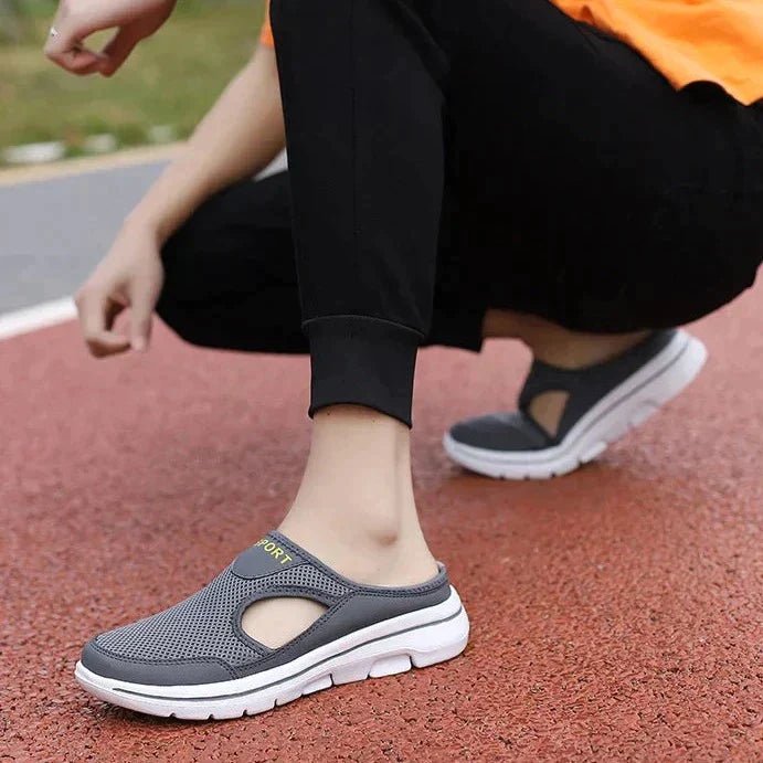 Lightweight Women's Clogs with Comfort Insole