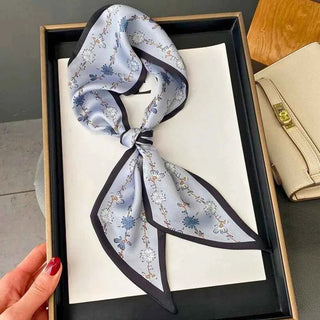 Leichter Schal mit Blumenprint - Cecile LavelleSchwarz