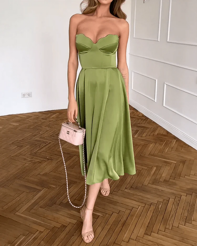 Mira – Midikleid im Satin-Look mit Herzausschnitt und schwingendem Rock
