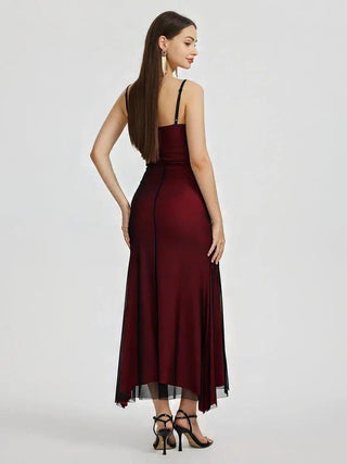 Lina – Figurbetontes Kleid mit Mesh - Details und asymmetrischem Saum in Weinrot - Cecile LavelleWeinrot