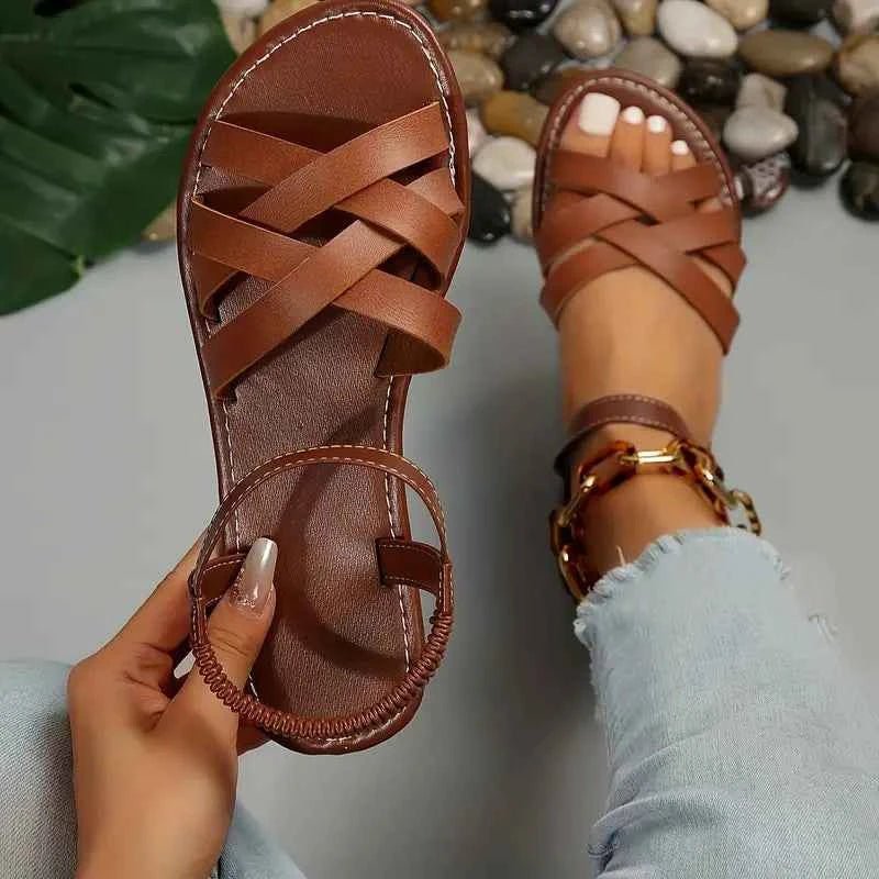 Lina – Klassiset ristisandaalit kantaremmeillä