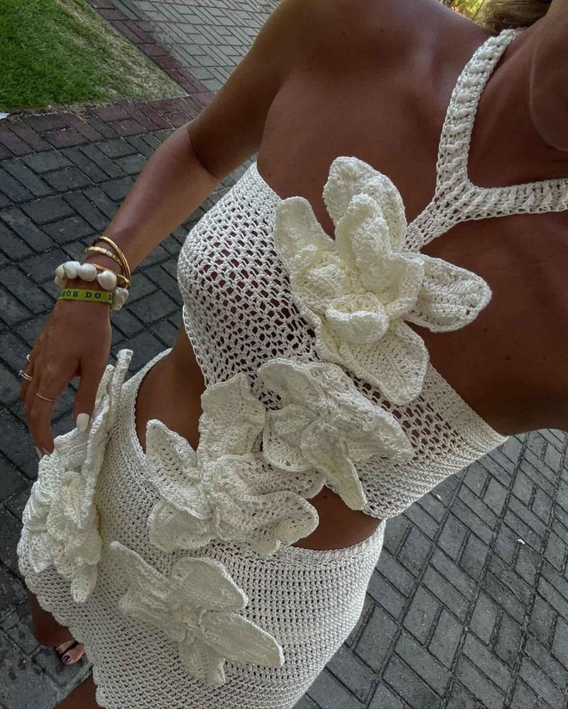 Lina – Two-piece crochet set with 3D flowers and cut-outs