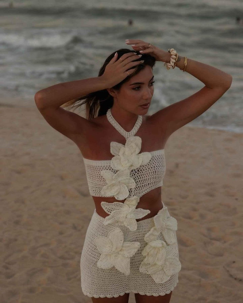 Lina – Two-piece crochet set with 3D flowers and cut-outs