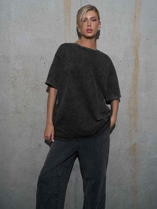Liv – Oversized Acid - Wash T-Shirt in Unisex Fit mit Vintage - Look - Cecile LavelleSchwarz