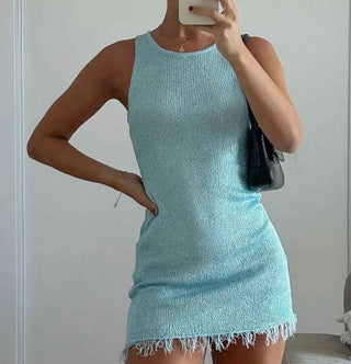 Naila – Glitzerndes Minikleid mit Fransensaum