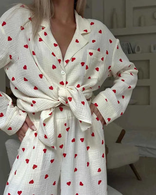 Amelie – Zweiteiliges Pyjama-Set mit Herzmuster & weitem Bein
