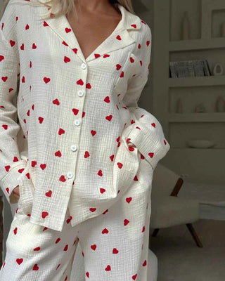 Amelie – Zweiteiliges Pyjama-Set mit Herzmuster & weitem Bein