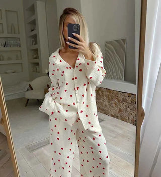 Amelie – Zweiteiliges Pyjama-Set mit Herzmuster & weitem Bein