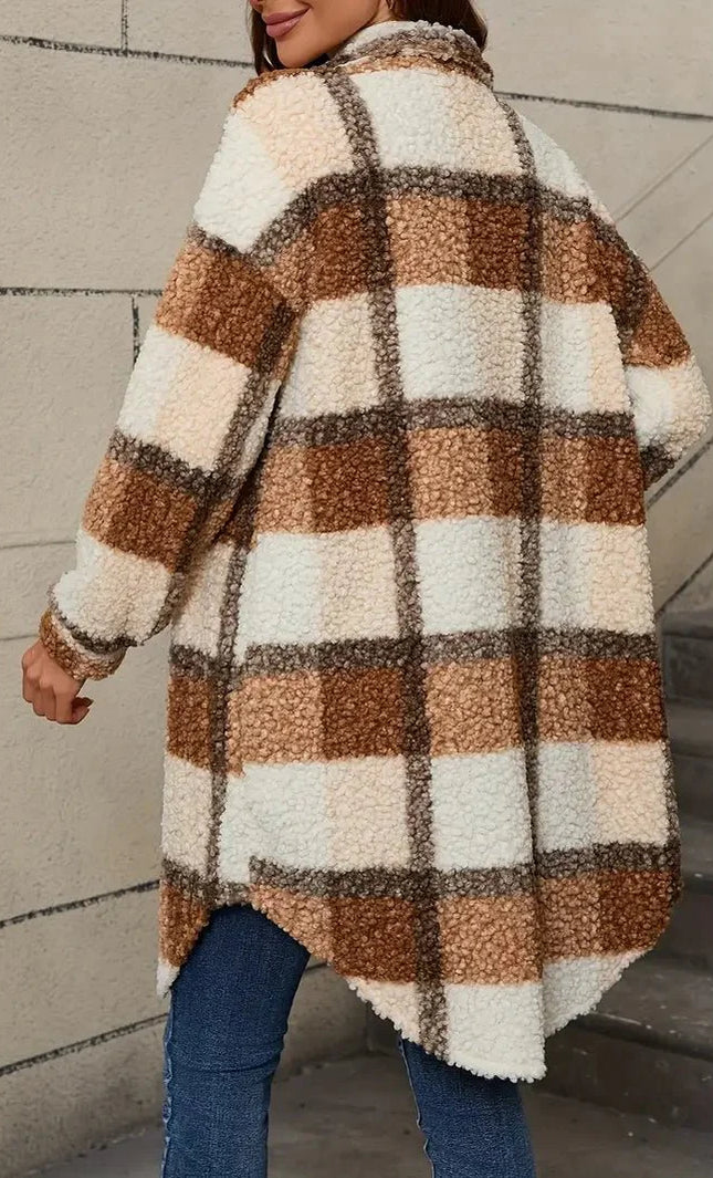 Elisa – Kariertes Damen Trenchcoat aus Teddy-Stoff mit Knopfleiste