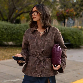 Malia – Taillierte Jacke mit Animalprint in Schokobraun - Cecile LavelleLeopard