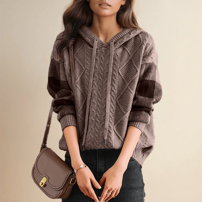 Lina – Oversize Strick Hoodie mit Zopfmuster & Karomusterärmeln für Damen