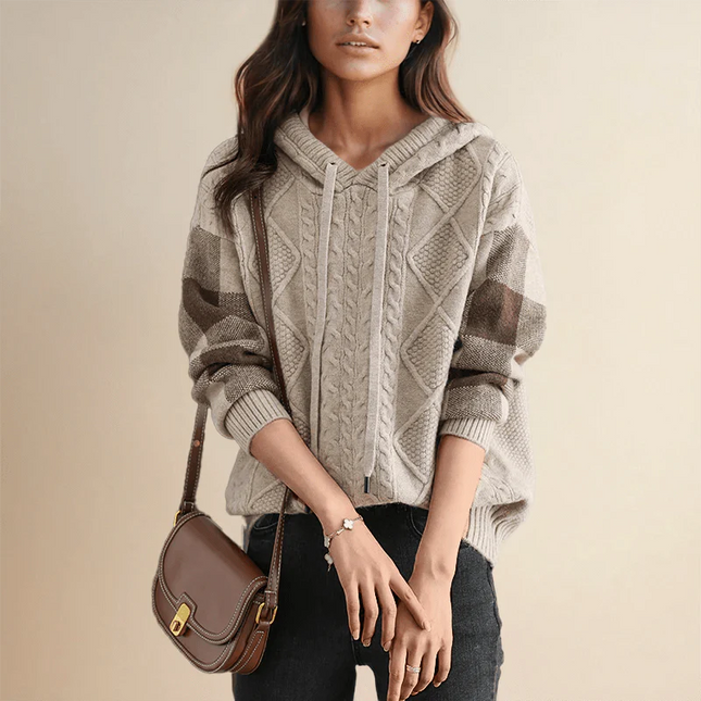 Lina – Oversize Strick Hoodie mit Zopfmuster & Karomusterärmeln für Damen