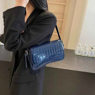 Mila – Damen - Schultertasche mit strukturierter Oberfläche und Wellenklappe - Cecile LavelleBlau