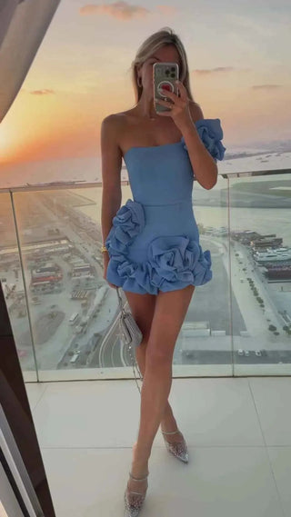 mirena – asymmetrisches minikleid mit rüschen und blumenvolants - Cecile LavelleHimmelblau