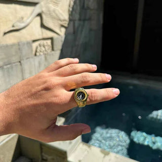 Moderne Muse Ringuhr - Cecile LavelleGold - Schwarz