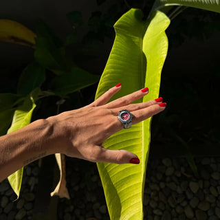 Moderne Muse Ringuhr - Cecile LavelleSilber - Rot