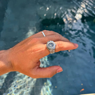 Moderne Muse Ringuhr - Cecile LavelleSilber - Schwarz