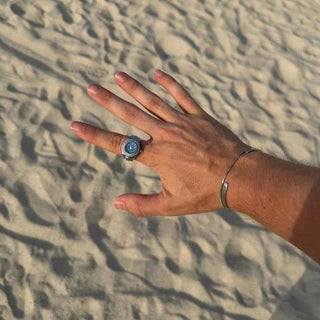 Moderne Muse Ringuhr - Cecile LavelleGold - Weiß