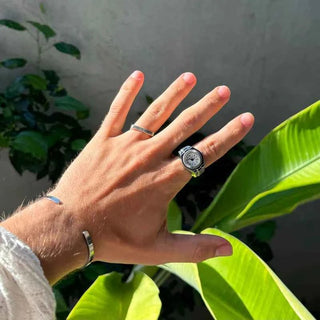 Moderne Muse Ringuhr - Cecile LavelleSilber - Weiß